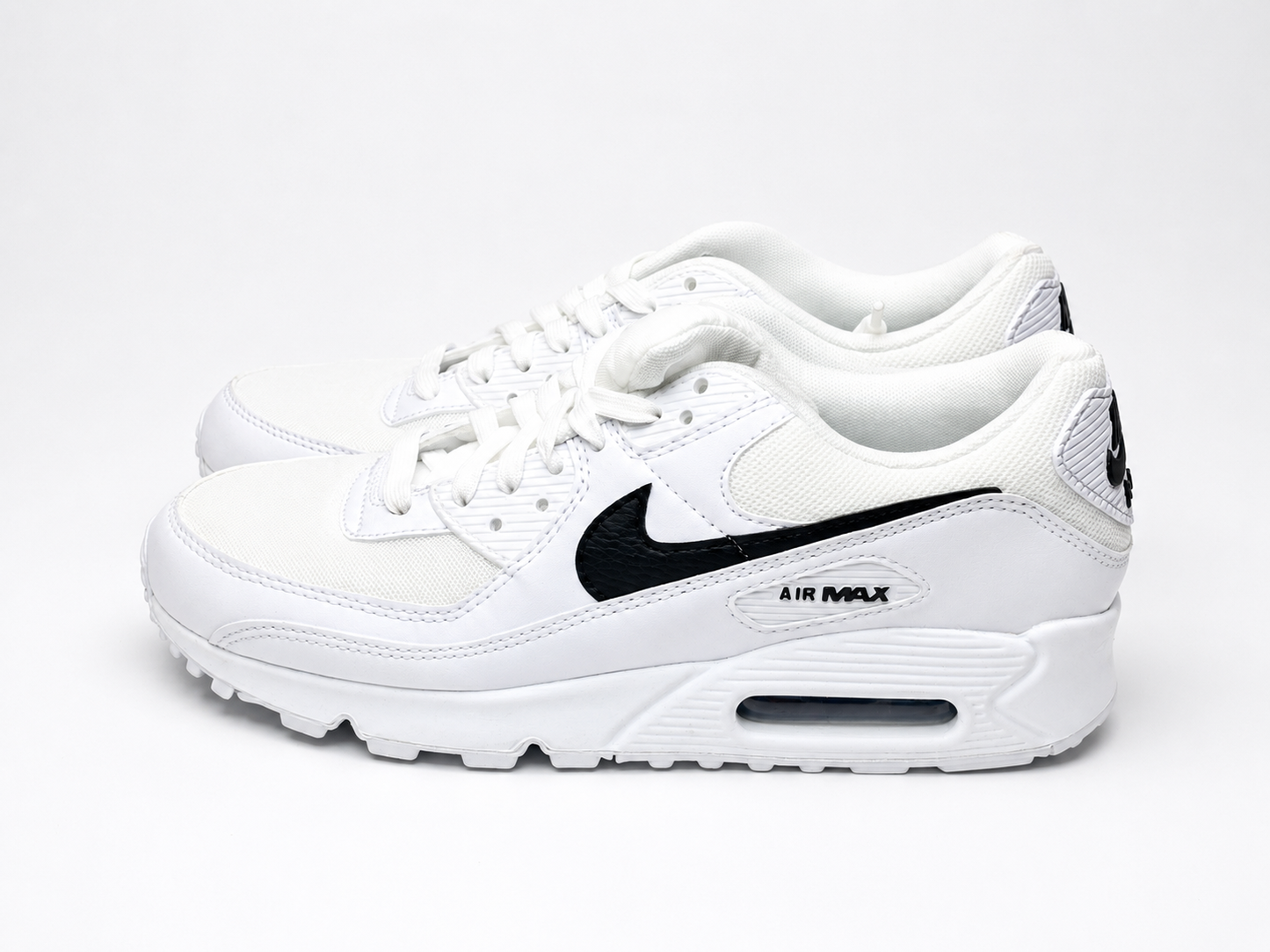 Nike Air Max 90 White / Black Sneakers