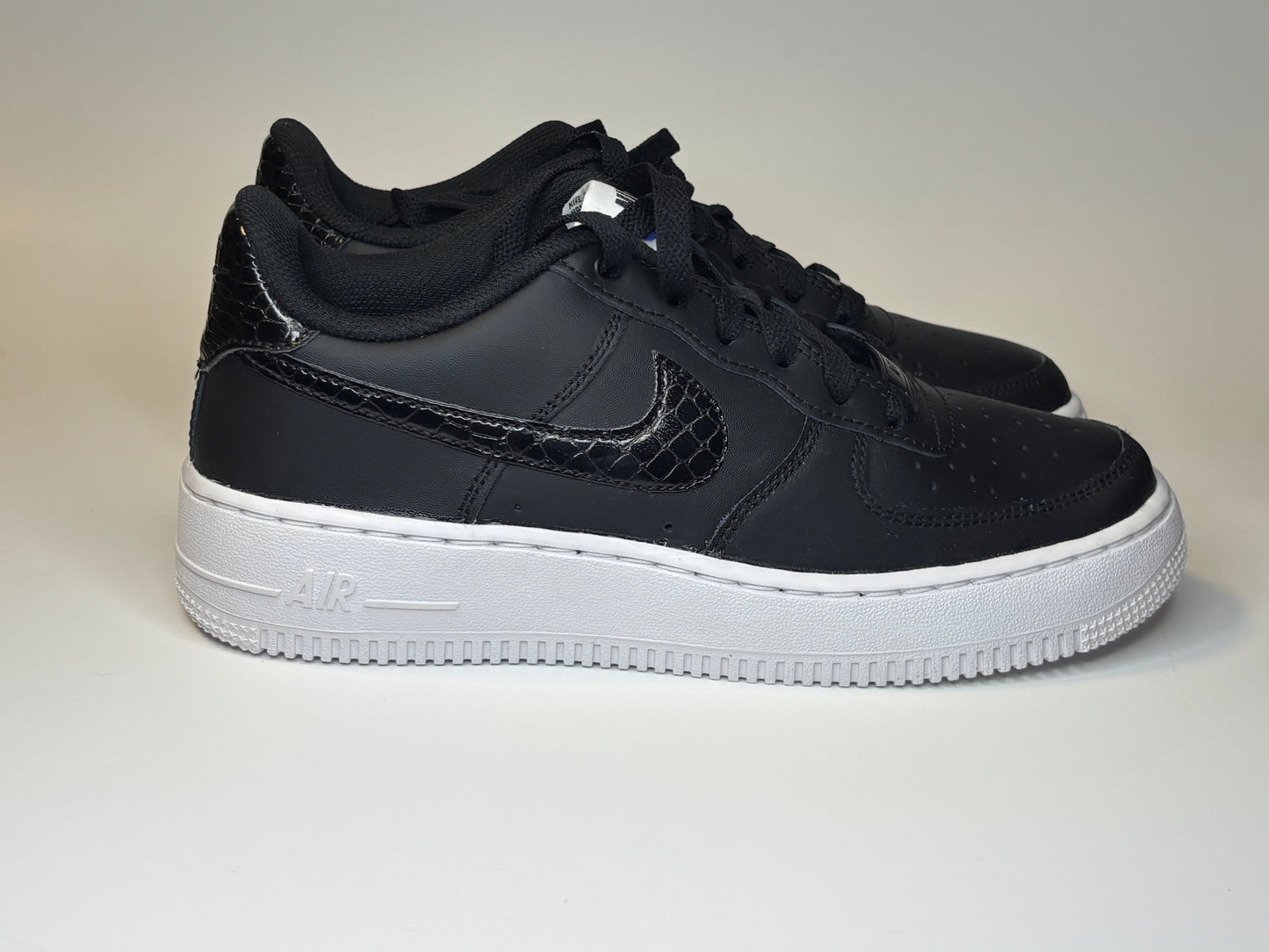Nike Air Force 1 '07 LV8 "Black Croc"